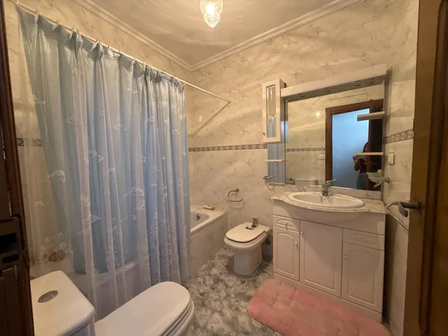 SE VENDE CASA CON PARCELA EN SANDIAS. — 38
