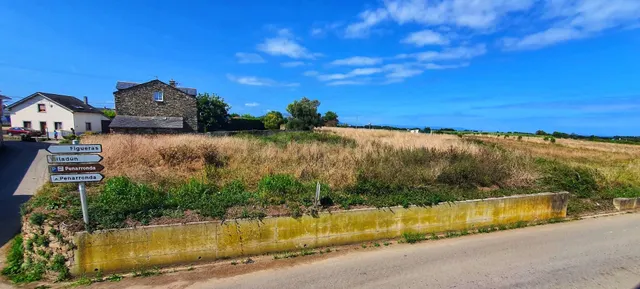 Parcela llana en esquina, 3.000 m2, a un paso de la playa de - foto 2