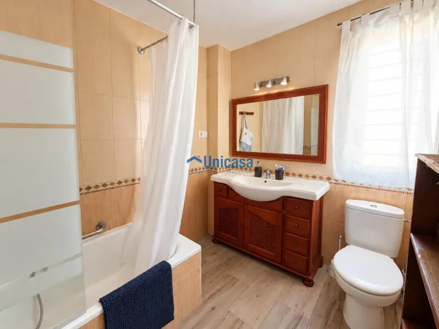Casa con 3 dormitorios, espacio trasero y muchas posibilidades — 13