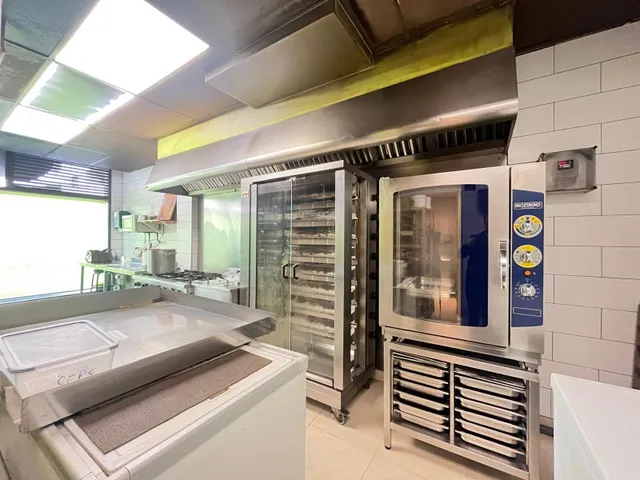 Traspaso de local Restaurante en calle Peatonal — 25