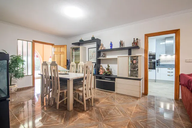 Chalet sito en Valverde con 6 habitaciones, 3 baños, piscina y garaje — 30