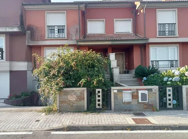 SE VENDE casa adosada OKUPA en C Freixo-Vilalonga SN de Sanx - foto 2