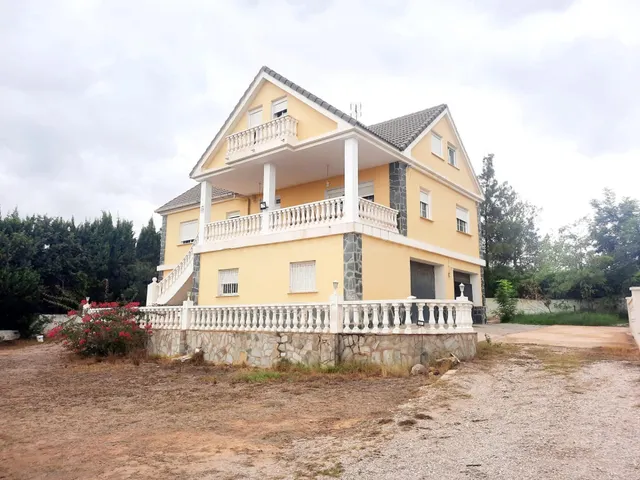 Precioso Chalet en Urbanización Los Lagos Alginet - foto 4