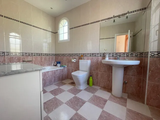 Exclusiva villa en Mijas Golf con vistas a la montaña y piscina privada — 46