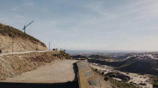 Parcela exclusiva 2200m2 en Estepona con vistas al mar y Gib - foto 3