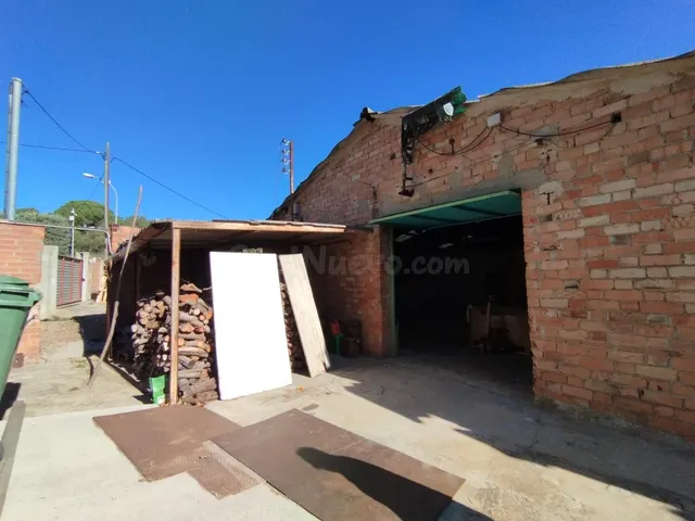 TERRENY PLA DE 600M2 AMB NAU DE 275M2 I CASETA AUXILIAR - foto 3