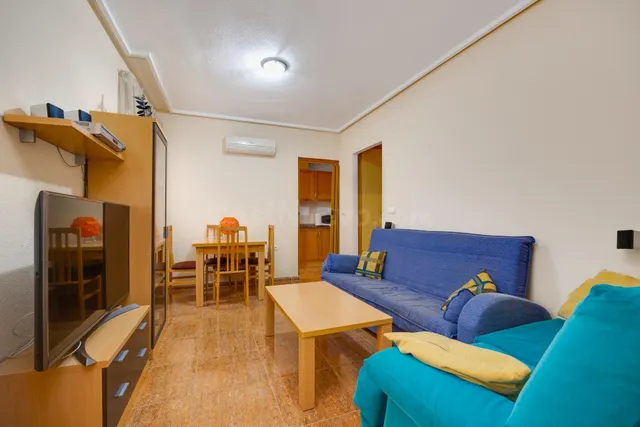 Apartamento de 1 dormitorio con garaje y piscina comunitaria - foto 3