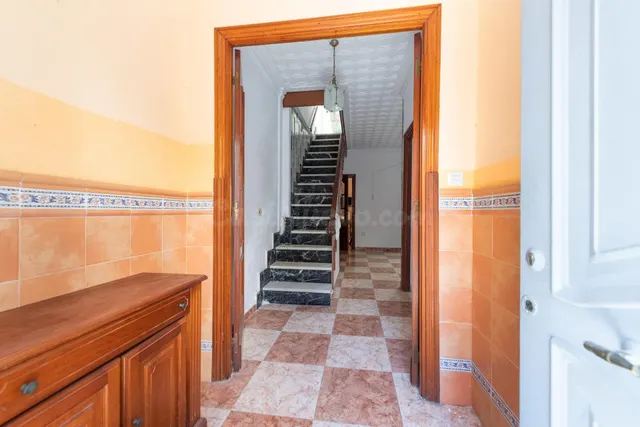 Amplia Casa en Málaga - Oportunidad de Inversión - foto 2
