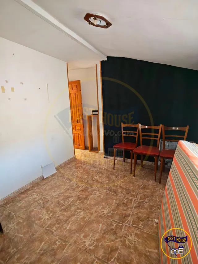 AMPLIA CASA DE 6 habitaciones EN MOHORTE — 36