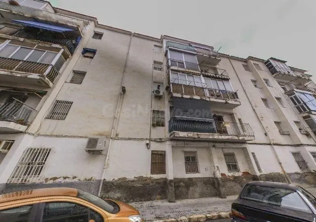 SE VENDE piso OKUPA en C ALBINELLA 3 de Elche/Elx — 3