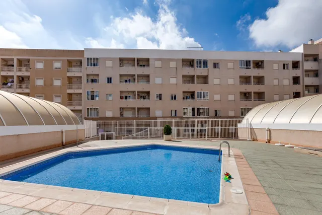 APARTAMENTO DE DOS DORMITORIOS CON VISTAS A LA LAGUNA ROSA Y CON PISCINA COMUNITARIA — 40