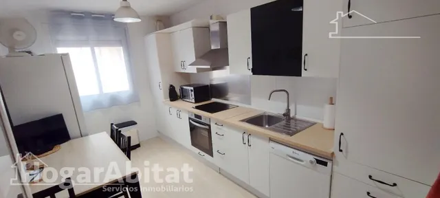 Amplio, moderno y reformado en residencial con terraza, piscina y garaje, todo amueblado — 14