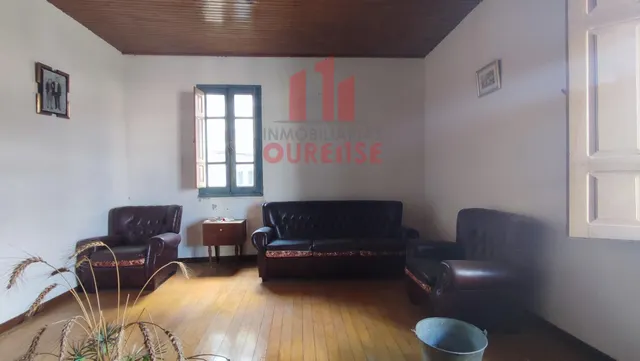 CASA INDEPENDIENTE DE PIEDRA CERCA DE LA MANCHICA Y PRÓXIMA A LA ENTRADA DE LA AG-31, dirección a Ourense-Celanova. — 16
