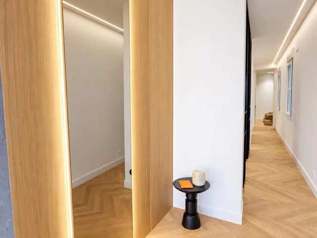 VIVIENDA DE LUJO CON DISEÑO EXCLUSIVO Y BALCONES EN LISTA — 14