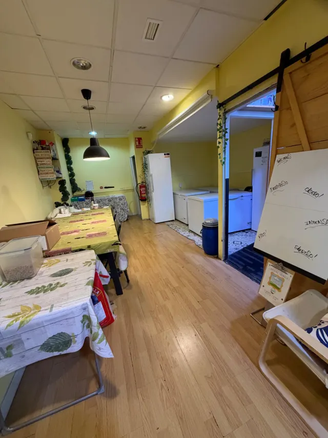 Local comercial 183m² en alquiler - Centro — 23