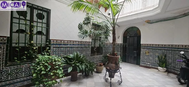Amplio Piso en el Corazón de Cádiz - Ideal para reformar