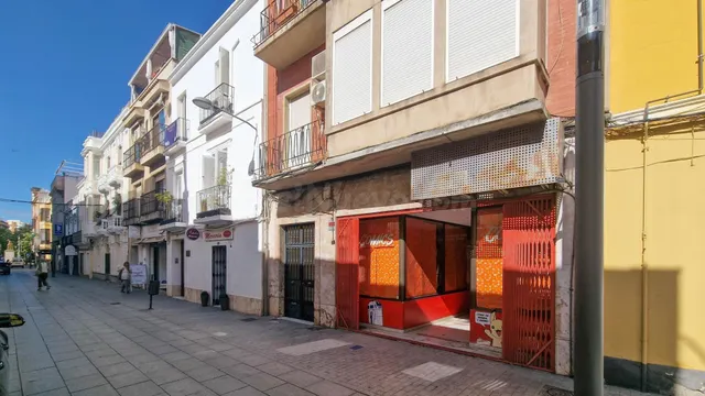 AMPLIO LOCAL EN VENTA ZONA CENTRO BADAJOZ CALLE SANTO DOMING