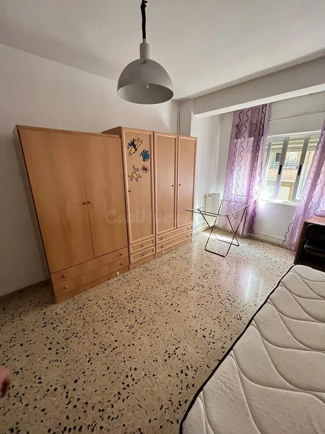 PISO AMPLIO DE 4 habitaciones EN CALLE DOCTOR AZPITARTE – ID - foto 3