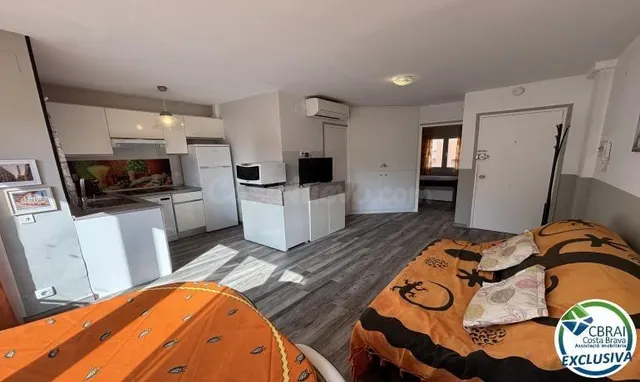 Apartamento con terraza y piscina en Empuriabrava - foto 4