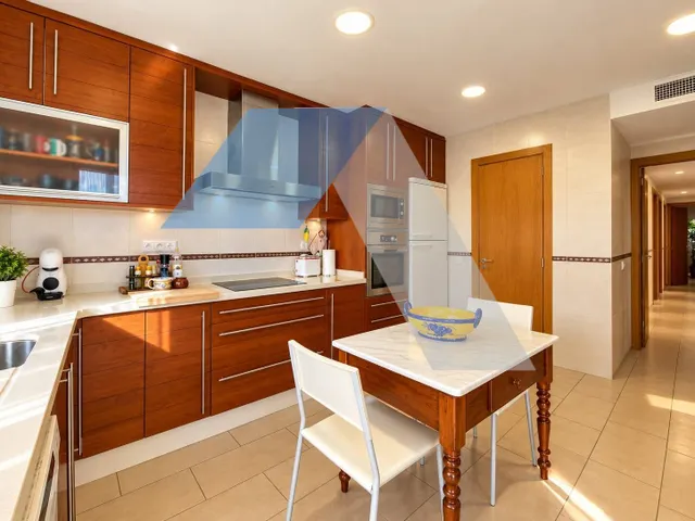 Chalet en parcela urbana con piscina privada en san vicente del raspeig — 12