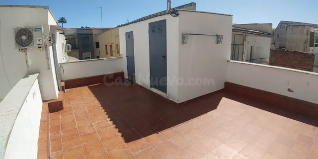 Ático dúplex de 260 metros, con terraza de 40 metros y 8 hab
