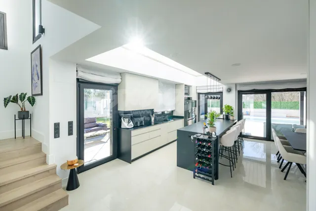 Chalet de lujo en venta en Colmenarejo con piscina climatizada — 15