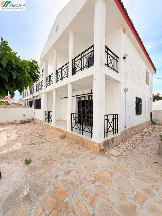 EN VENTA CASA ADOSADA PAREADA EN CALA PUNTAL! PRECISA DE REF - foto 2
