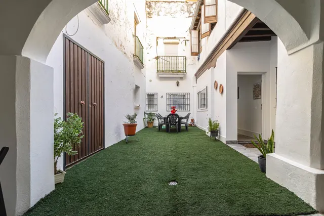 ENCANTADORA CASA EN PLENO CENTRO DE CHICLANA DE LA FRONTERA — 2