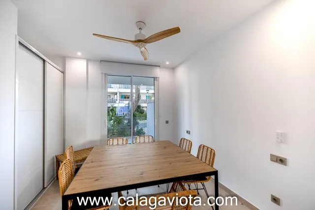 Planta baja con piscina privada y amplias terrazas — 6