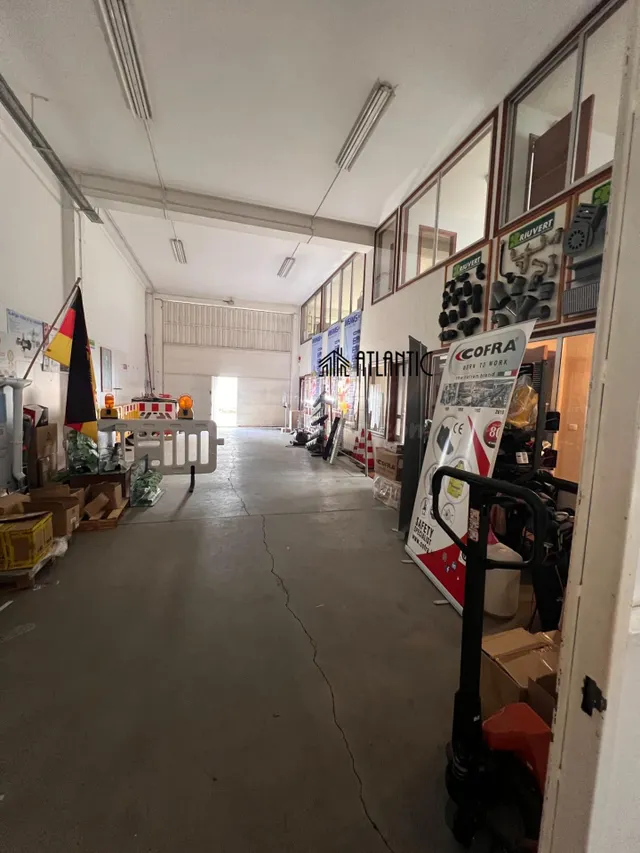 Nave industrial 806m² en venta - Comesaña - Matamá - foto 4
