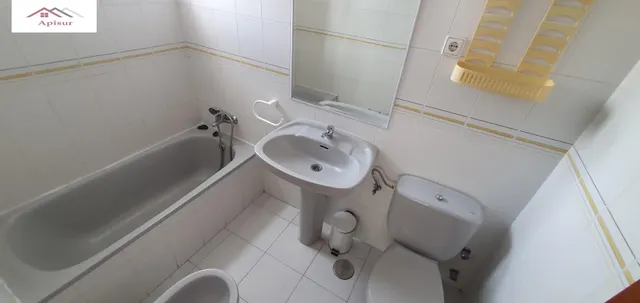 SE ALQUILA APARTAMENTO EN ZONA UNIVERSIDAD — 8