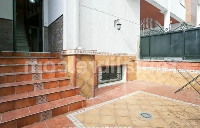 SE ALQUILA CASA CON PATIO – 3 DORMITORIOS – 1.100 €/MES — 14
