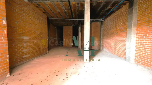 Alquiler de local en bruto en el centro de la ciudad - foto 3