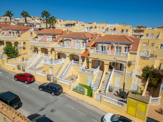 ADOSADO DE 2 DORMITORIOS 2 BAÑOS EN ORIHUELA COSTA (ALICANTE) — 35