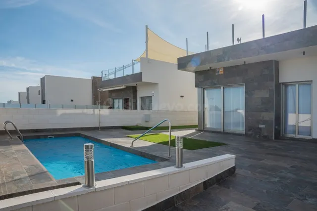 VILLA CONTEMPORANEA JUNTO A CAMPO DE GOLF - foto 2