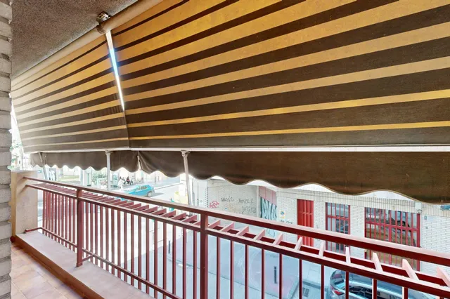 Piso exterior de 111 m2 con 4 dormitorios, garaje y trastero en Av Juan Antonio Perea — 27