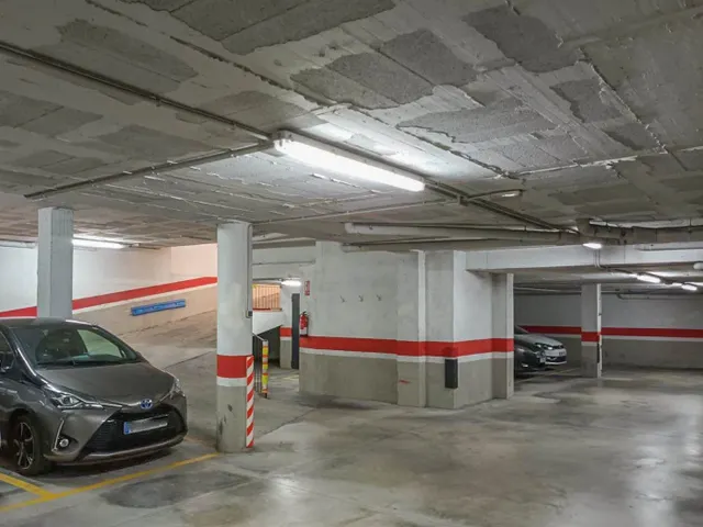 Plaza de parking en venta para coche pequeño, motocicletas o remolque - ECONOMICO — 19