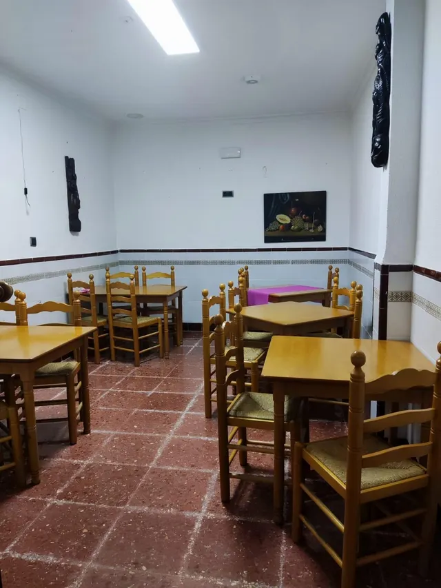 Listo para abrir: licencia de restaurante activa, cocina industrial y salida de humos. — 13