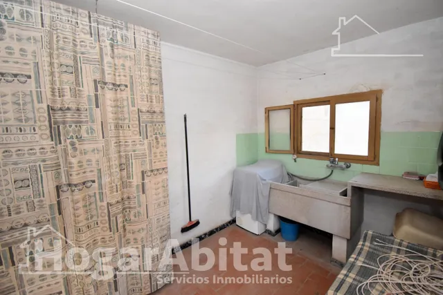 AMPLIA CASA CON LOCAL COMERCIAL, GARAJE Y TERRAZA — 37