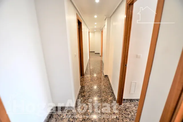 Alto, espacioso y muy luminoso con ascensor, garaje y balcón de vistas despejadas — 29