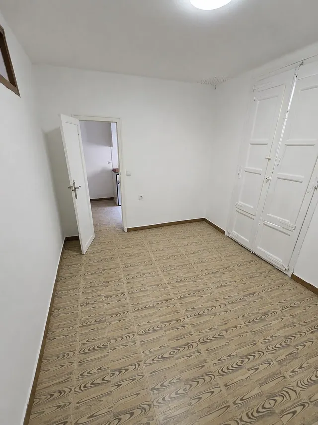 Se vende piso con arrendatario para inversores, Acogedor Apartamento de 2 habitaciones con Balcón en Tortosa. — 7