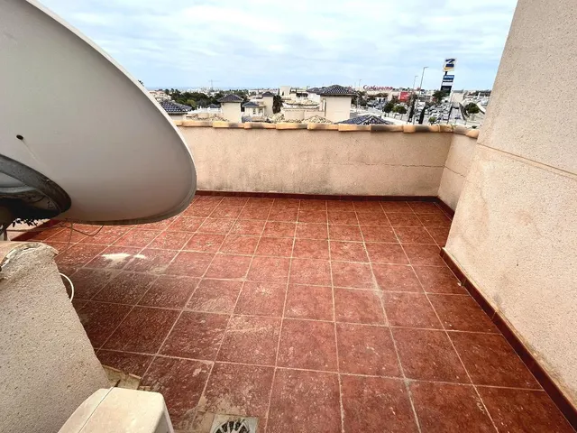 Villa independiente totalmente renovada con apartamento independiente y piscina en La Zenia!!! — 12