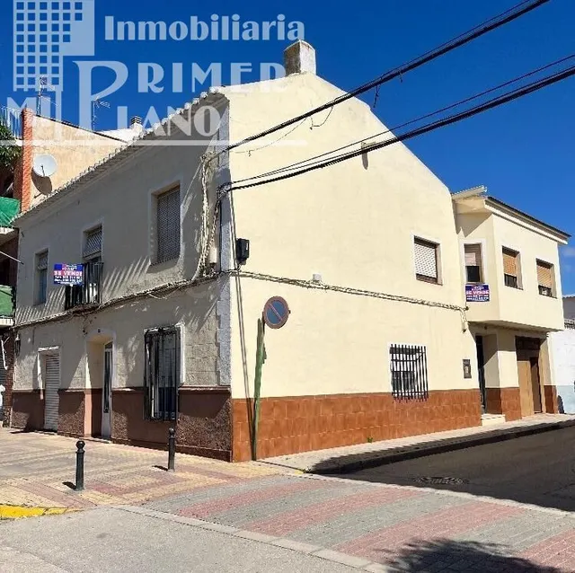 *¡OFERTA DE ULTIMA HORA! Se vende Amplia Casa en Esquina con