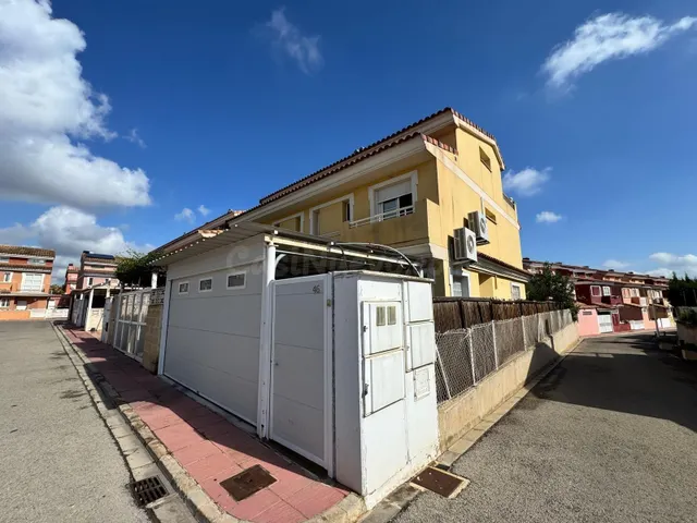 Exclusivo chalet adosado con parcela privada, terraza y piscina en masías – Moncada — 4
