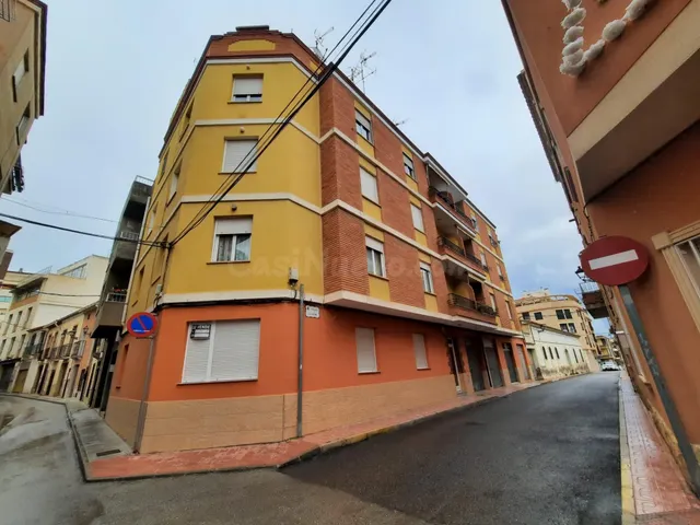 VIVIENDA DE 4 DORMITORIOS EN CAUDETE