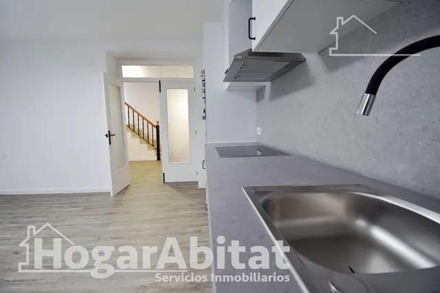 AMPLIA Y BONITA CASA REFORMADA CON 2 TERRAZAS — 43