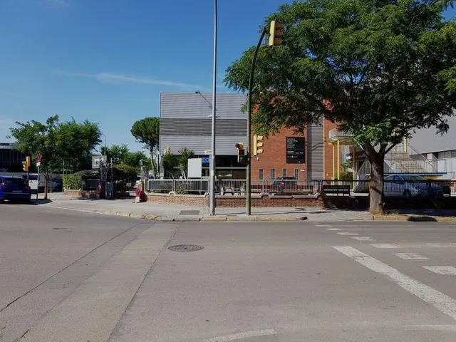 LOCAL COMERCIAL EN VENDA A IGUALADA - TERRASSA 101m2 — 2