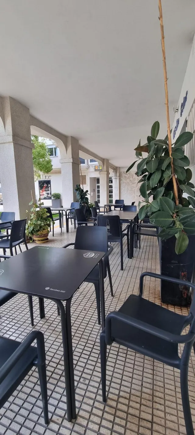 LOCAL COMERCIAL EN AVENIDA PRINCIPAL — 7