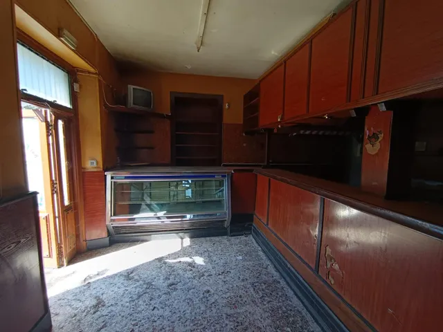 Venta de vivienda en planta primera y local en  planta baja unido a edificio de dos alturas en Gordexola — 13