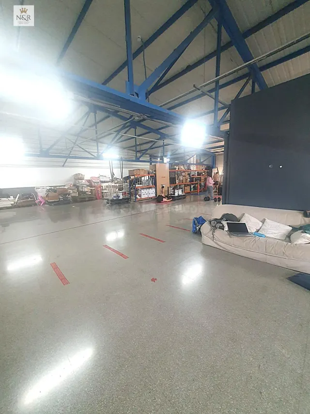 NAVE INDUSTRIAL DE 1.400 M2 EN EL POLÍGONO INDUSTRIAL DE INC - foto 2